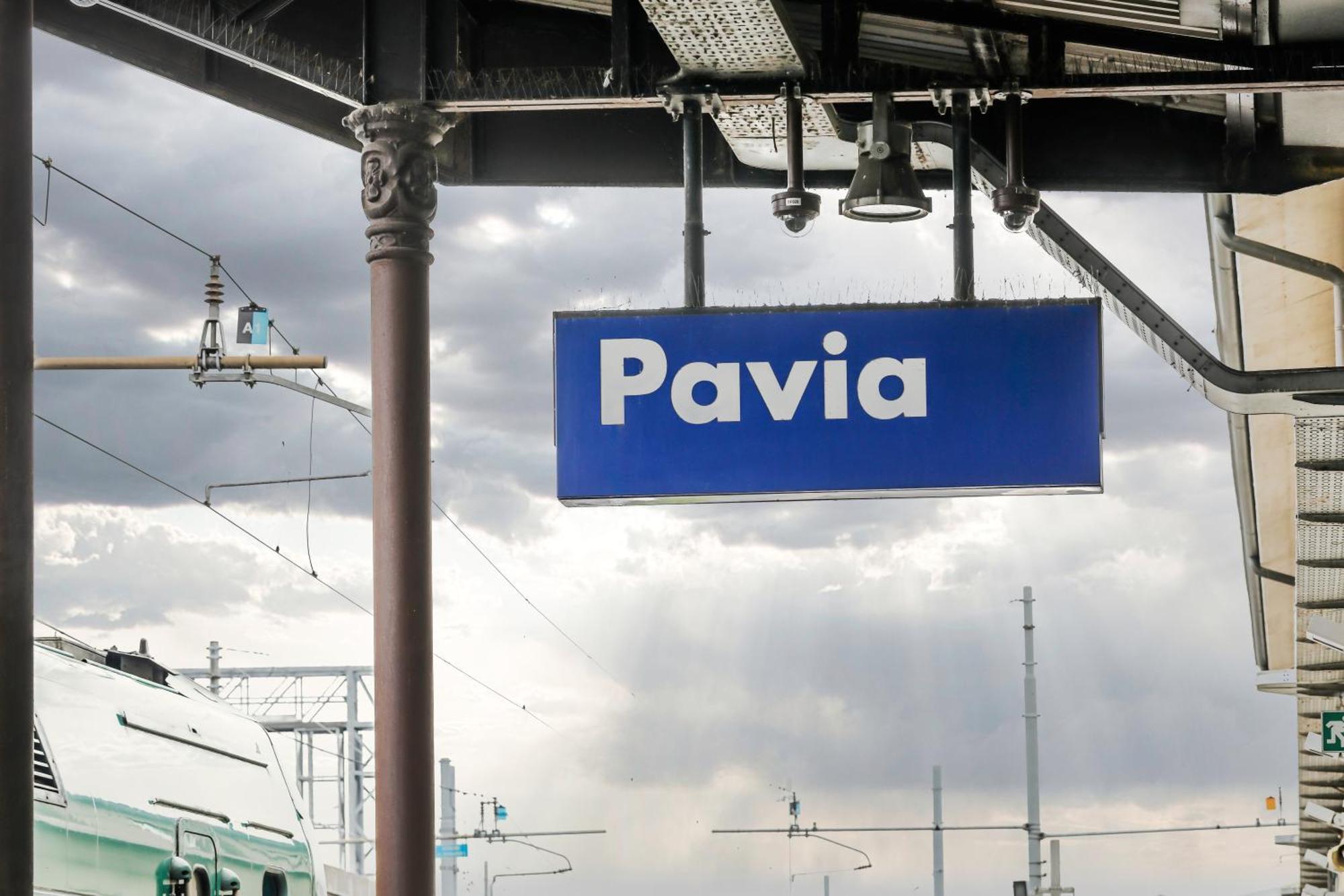 Suite Angolo Alla Stazione - Appartamento Con Terrazzo Panoramico Pavia Esterno foto